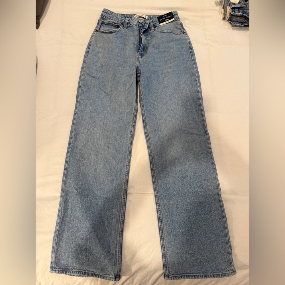 Abercrombie & Fitch Curve Love High Rise 90s Relaxed Jean - New with Tags
